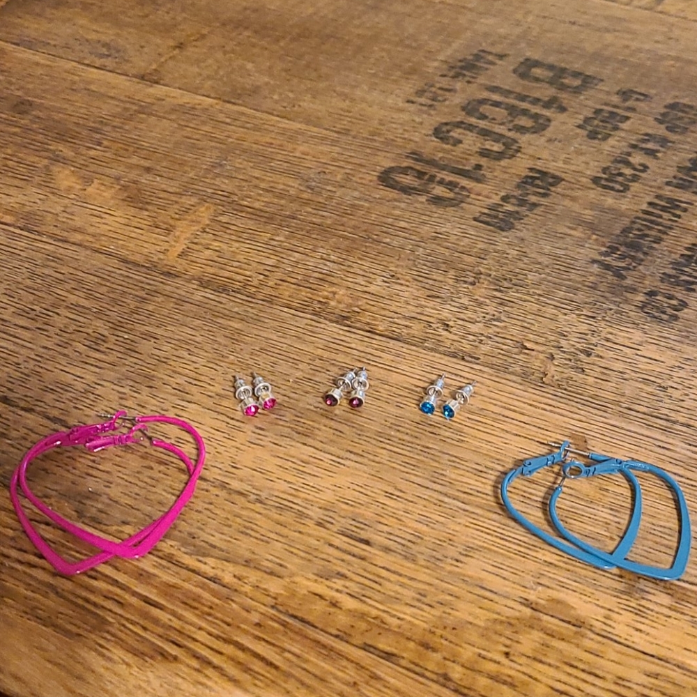 5 pair of earrings